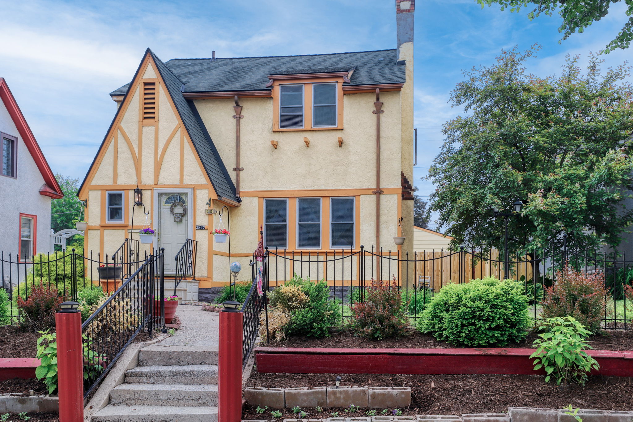 3822 N Colfax Ave, Minneapolis, MN 55412 Excalibur Portraits