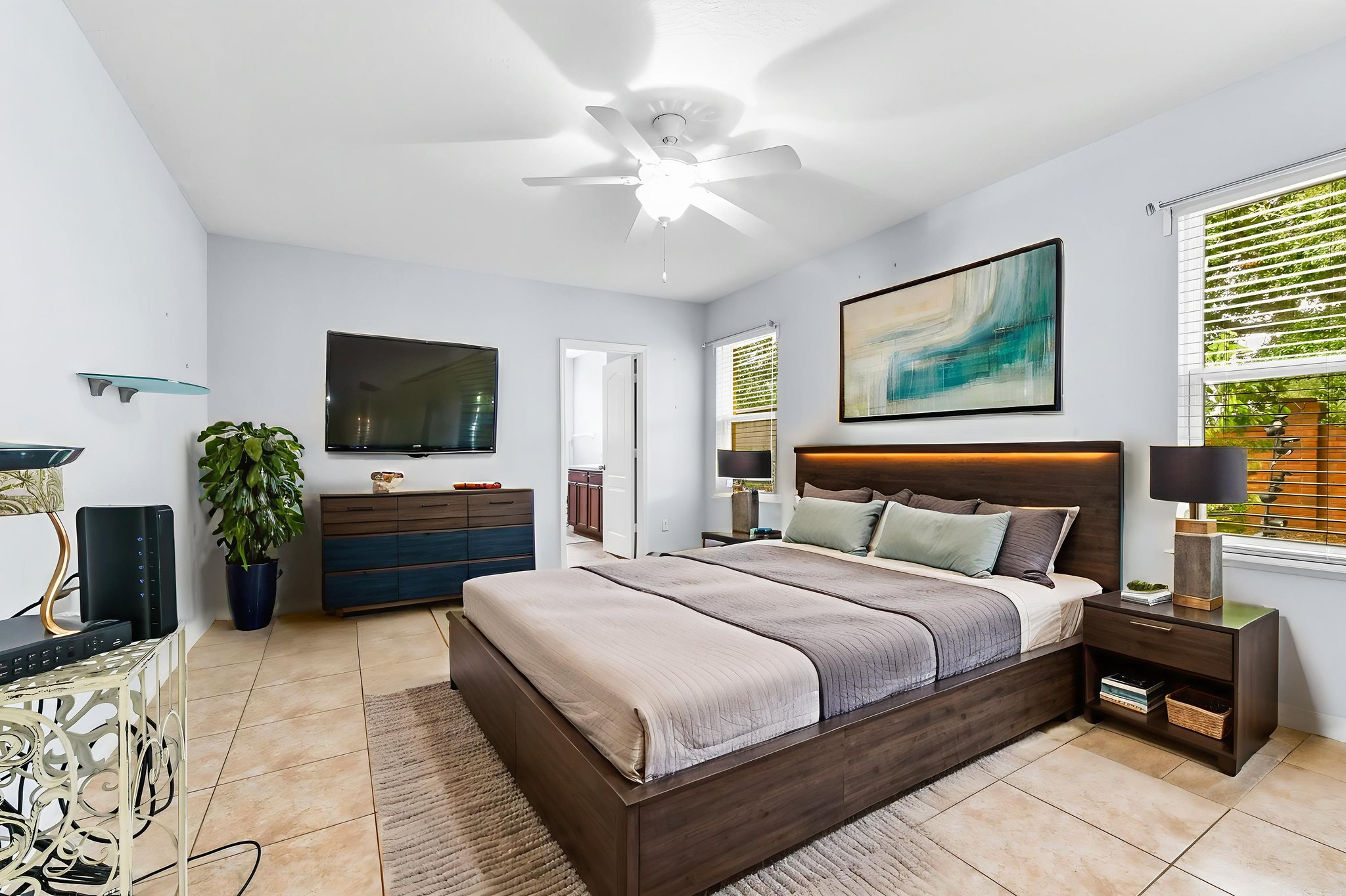 DSC_0428 virtually staged.jpeg