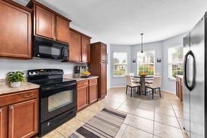 DSC_0368 virtually staged.jpeg