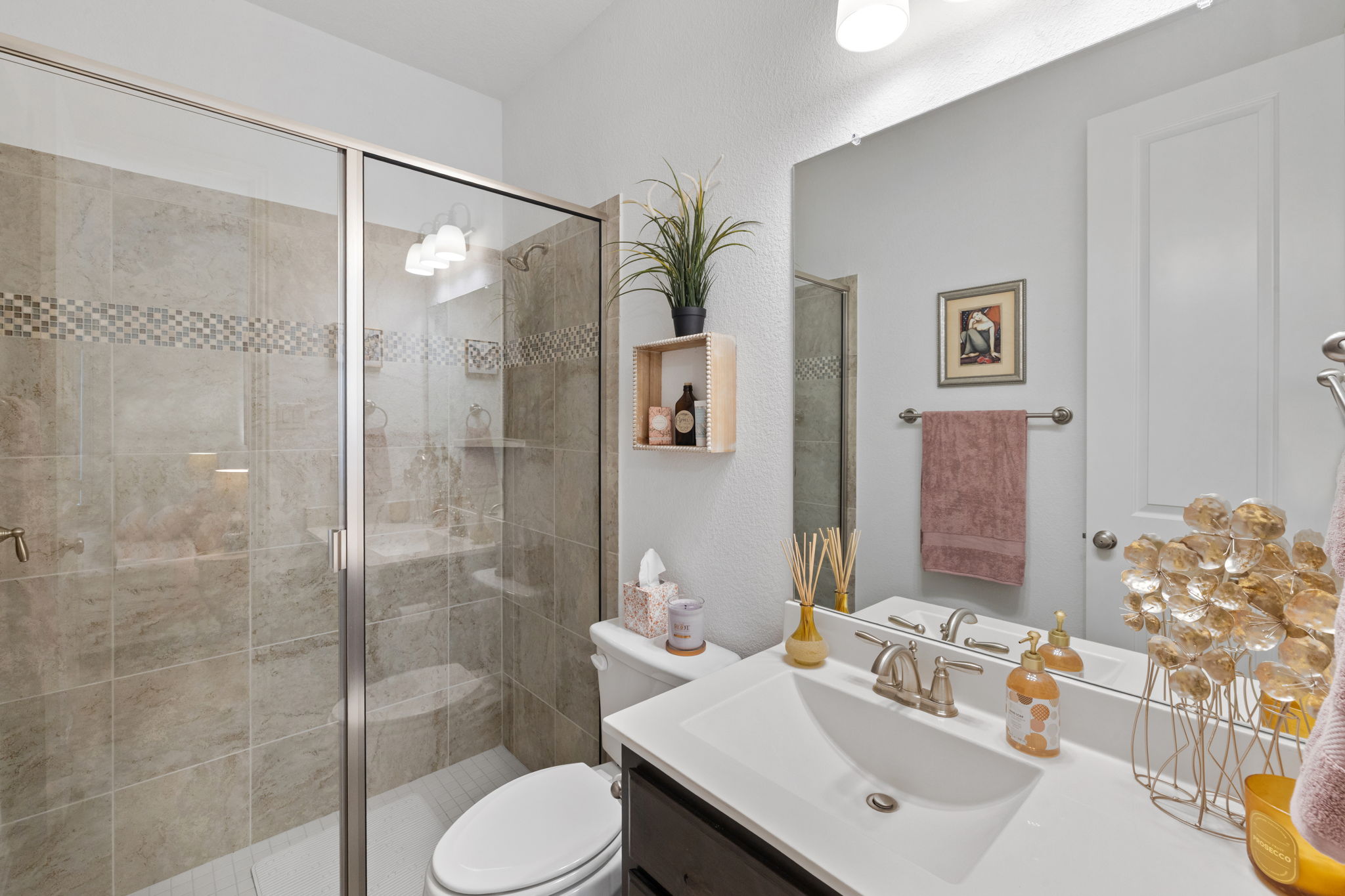 En Suite (Guest Bedroom #1)