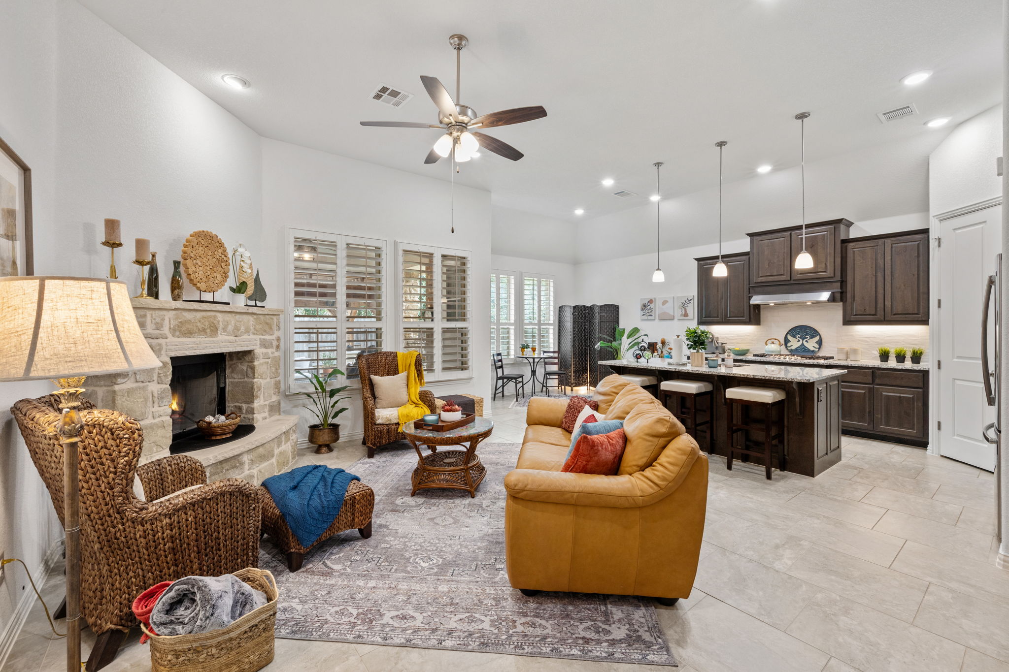 Open floorplan living/dining/kitchen