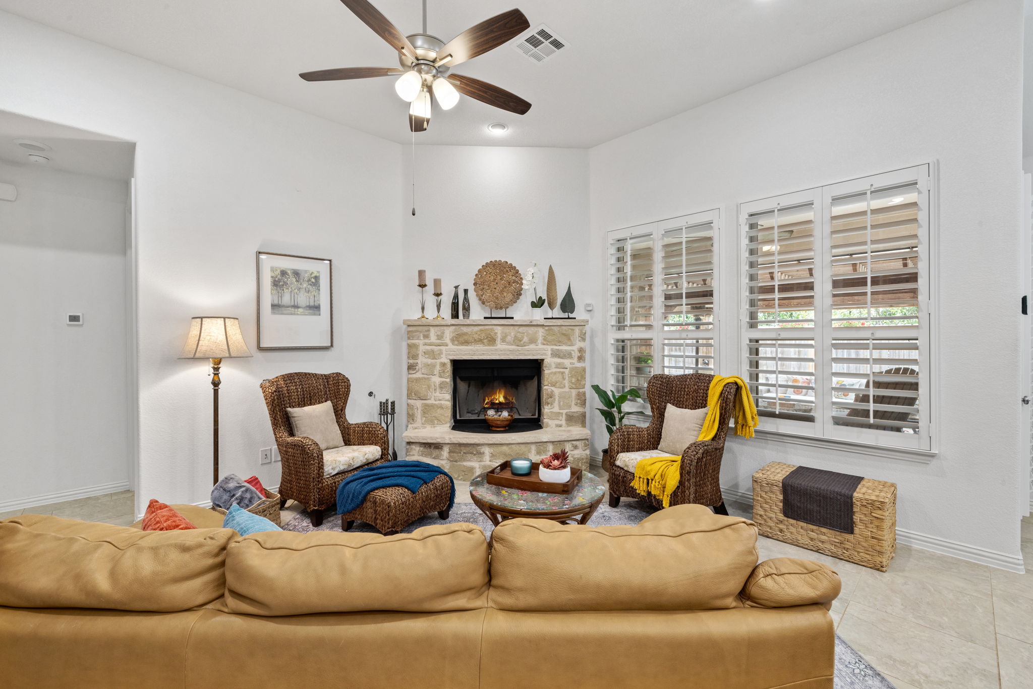 Family Room w/Wood & Gas Hybrid Fireplace