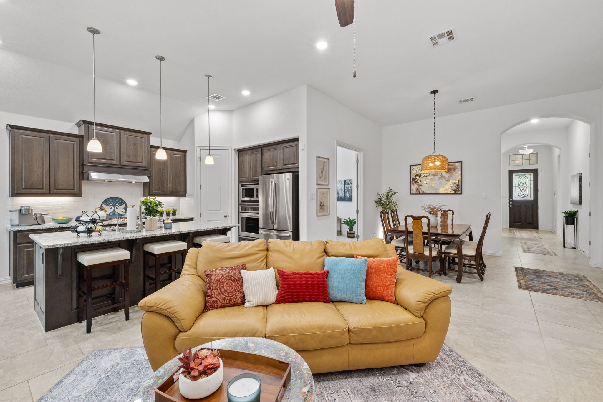 Open floorplan living/dining/kitchen