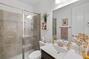 En Suite (Guest Bedroom #1)
