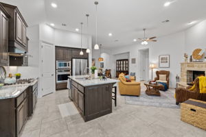 Open floorplan living/dining/kitchen