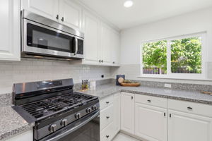017_F8_383 Burnett Ave