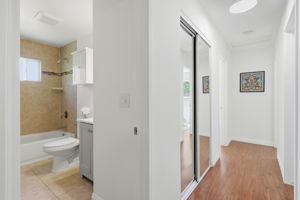 030_F8_383 Burnett Ave