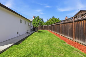 042_F8_383 Burnett Ave