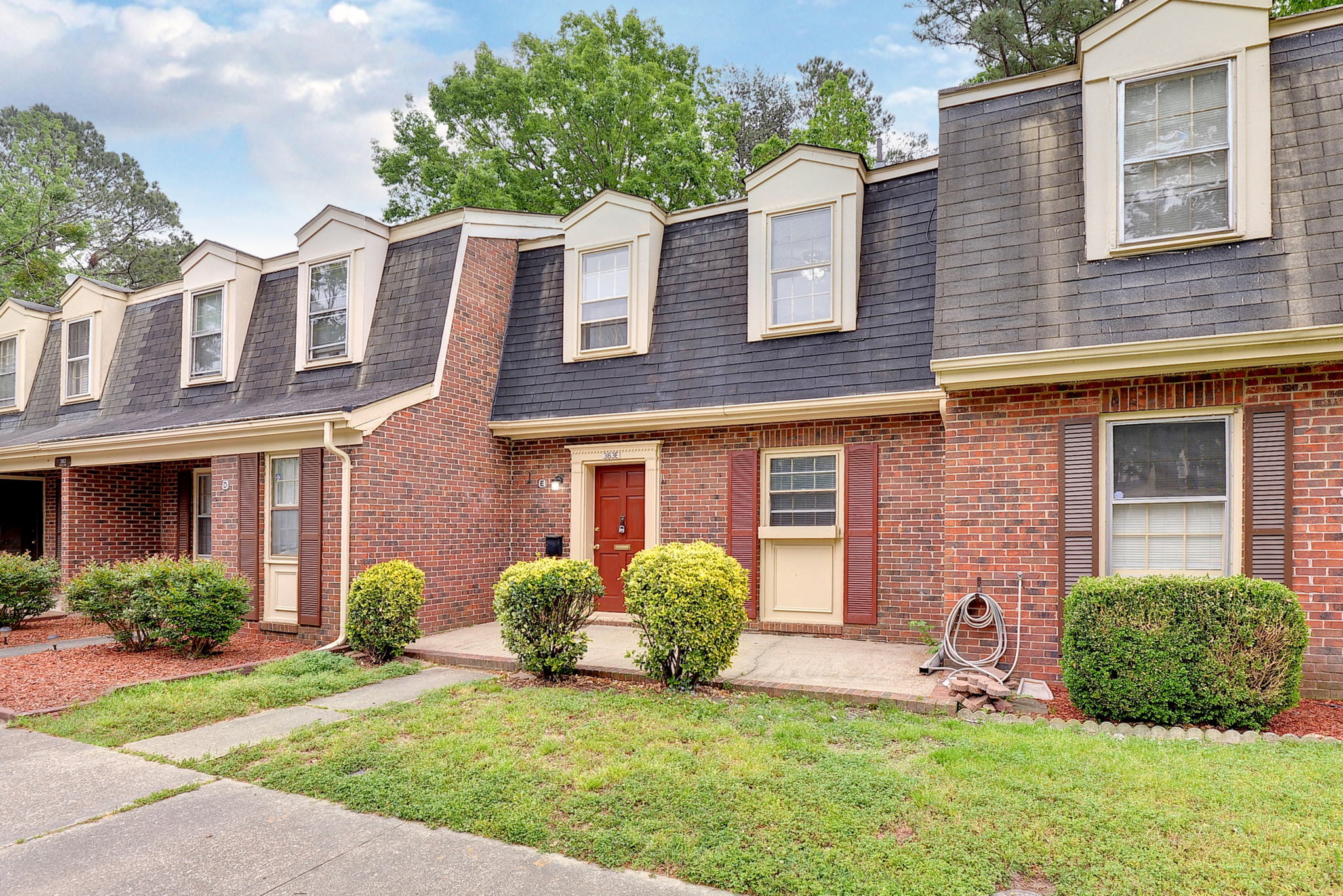 383 Circuit Ln, Newport News, VA 23608