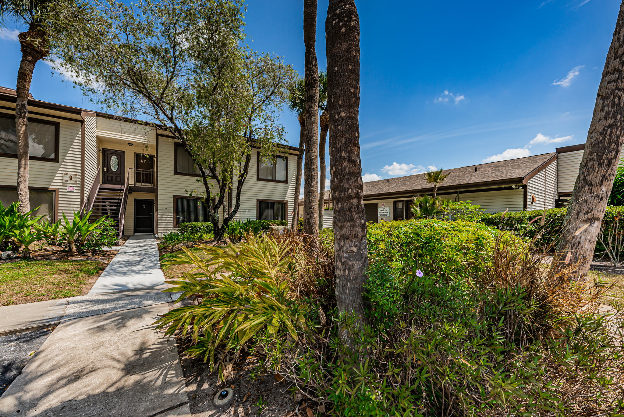Front Exterior4