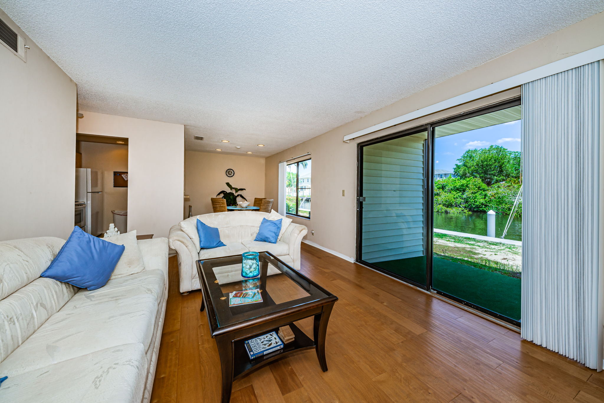 Living Room2-2