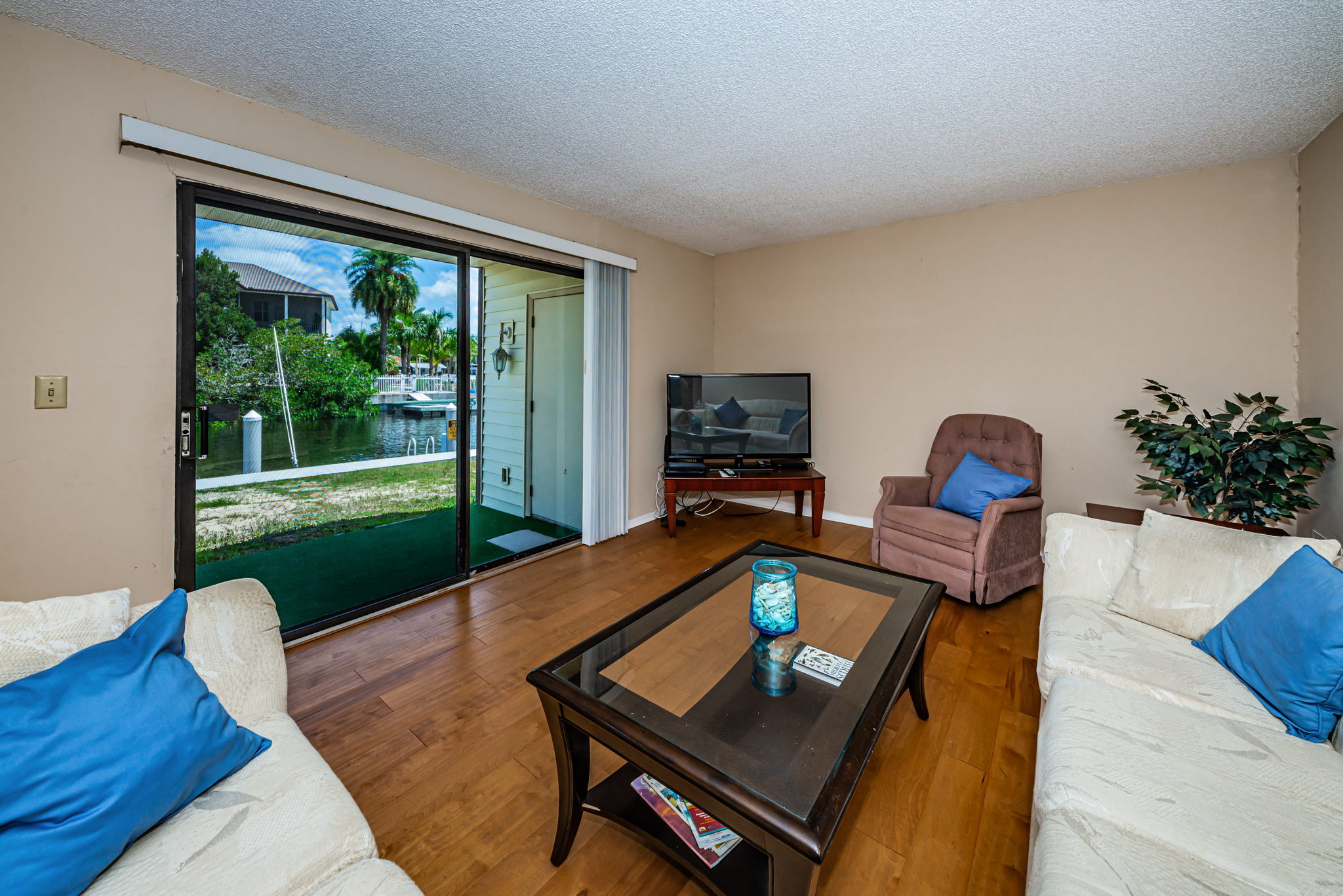 Living Room1-2