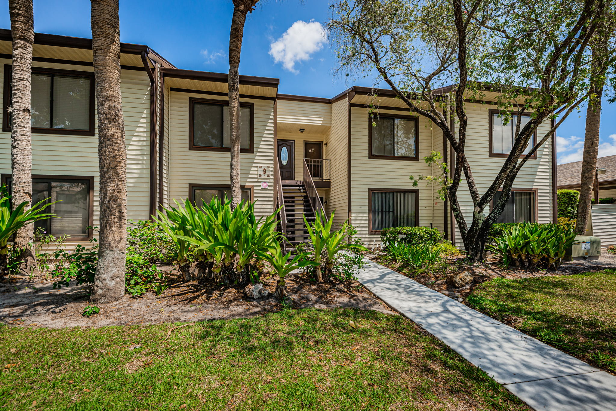 Front Exterior5