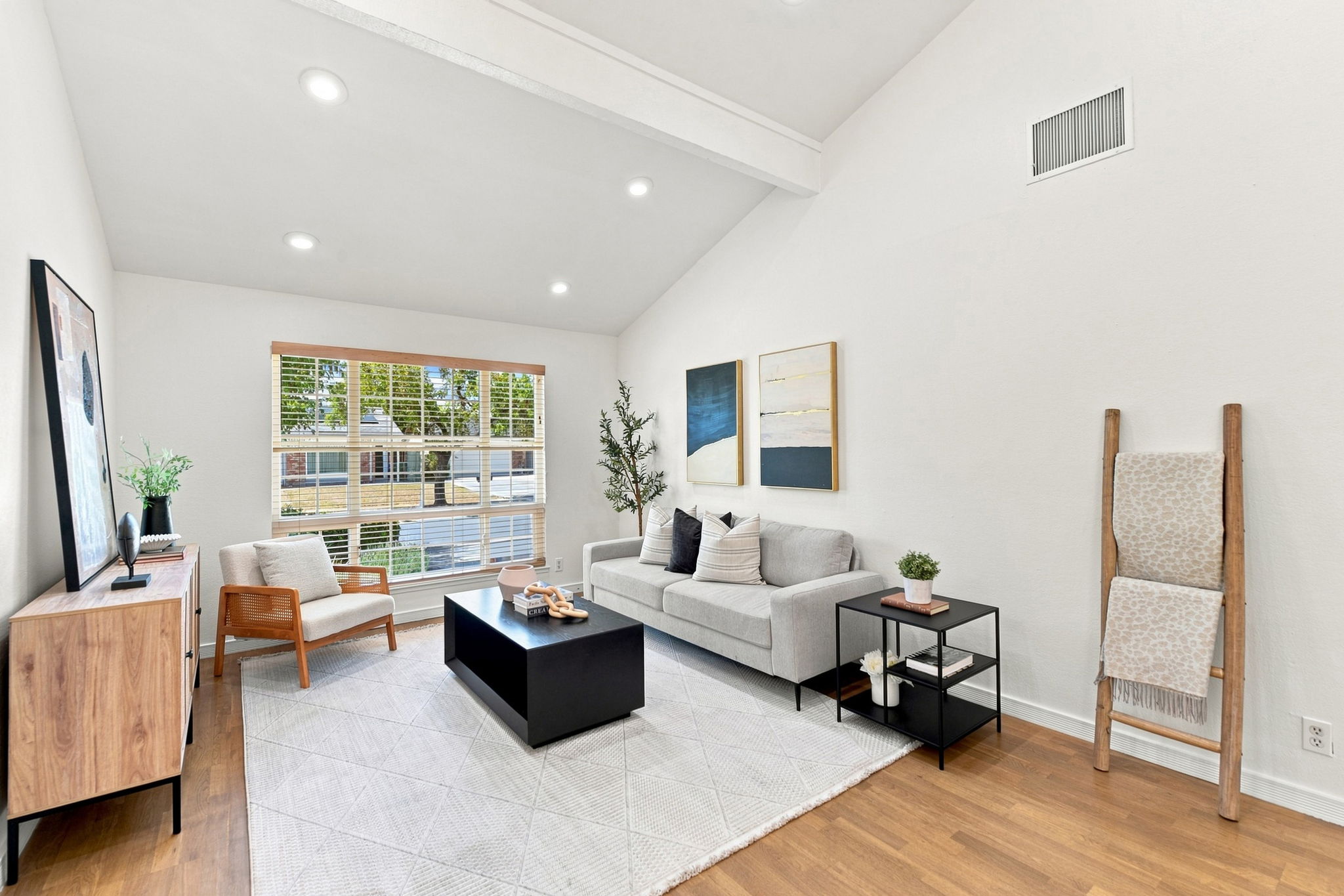 006_F8_3830 Campbell Pl