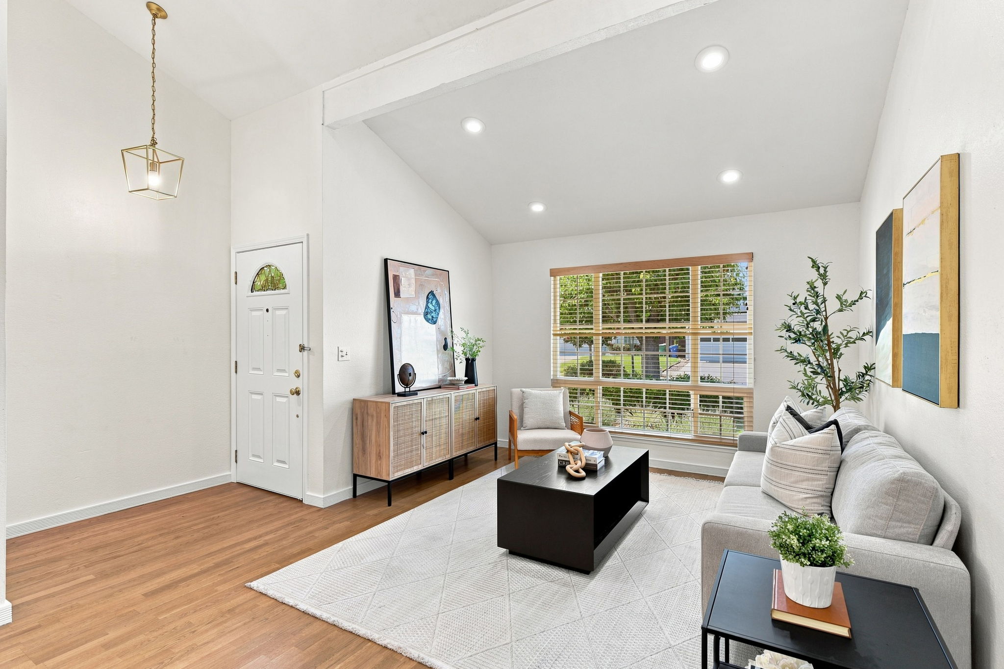 009_F8_3830 Campbell Pl