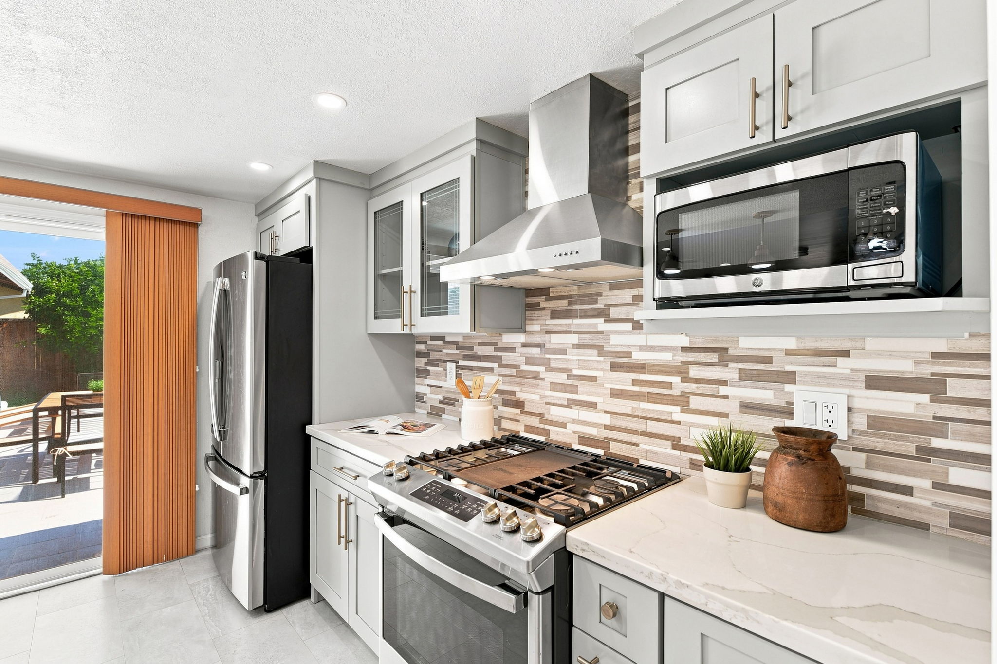 017_F8_3830 Campbell Pl