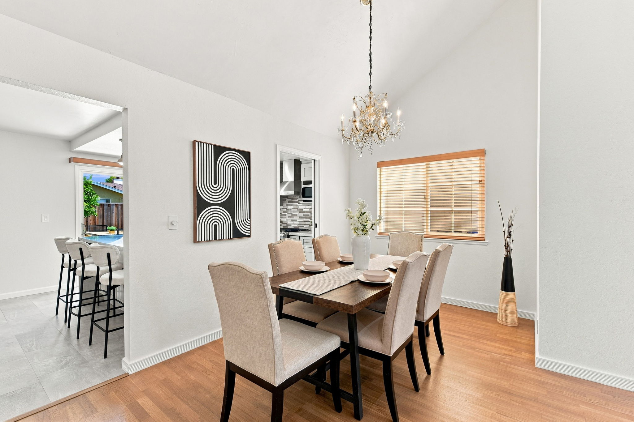 021_F8_3830 Campbell Pl