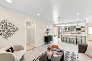013_F8_3830 Campbell Pl