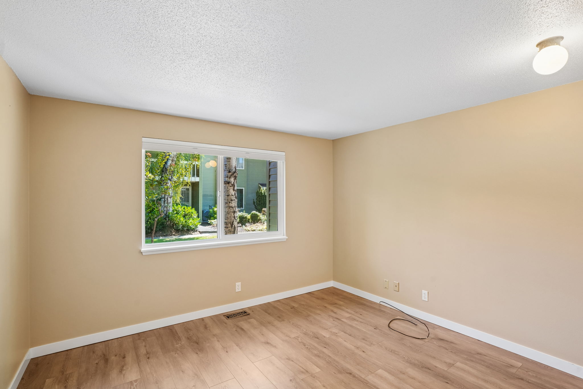 3rd Ave-S0108-022