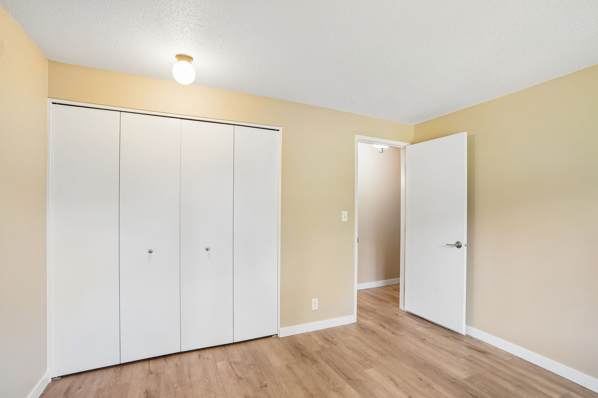3rd Ave-S0108-023