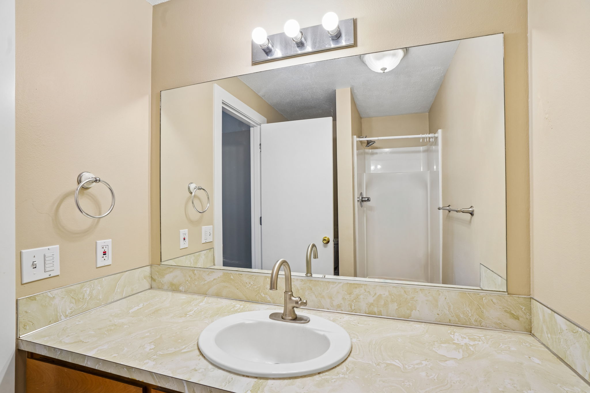 3rd Ave-S0108-028