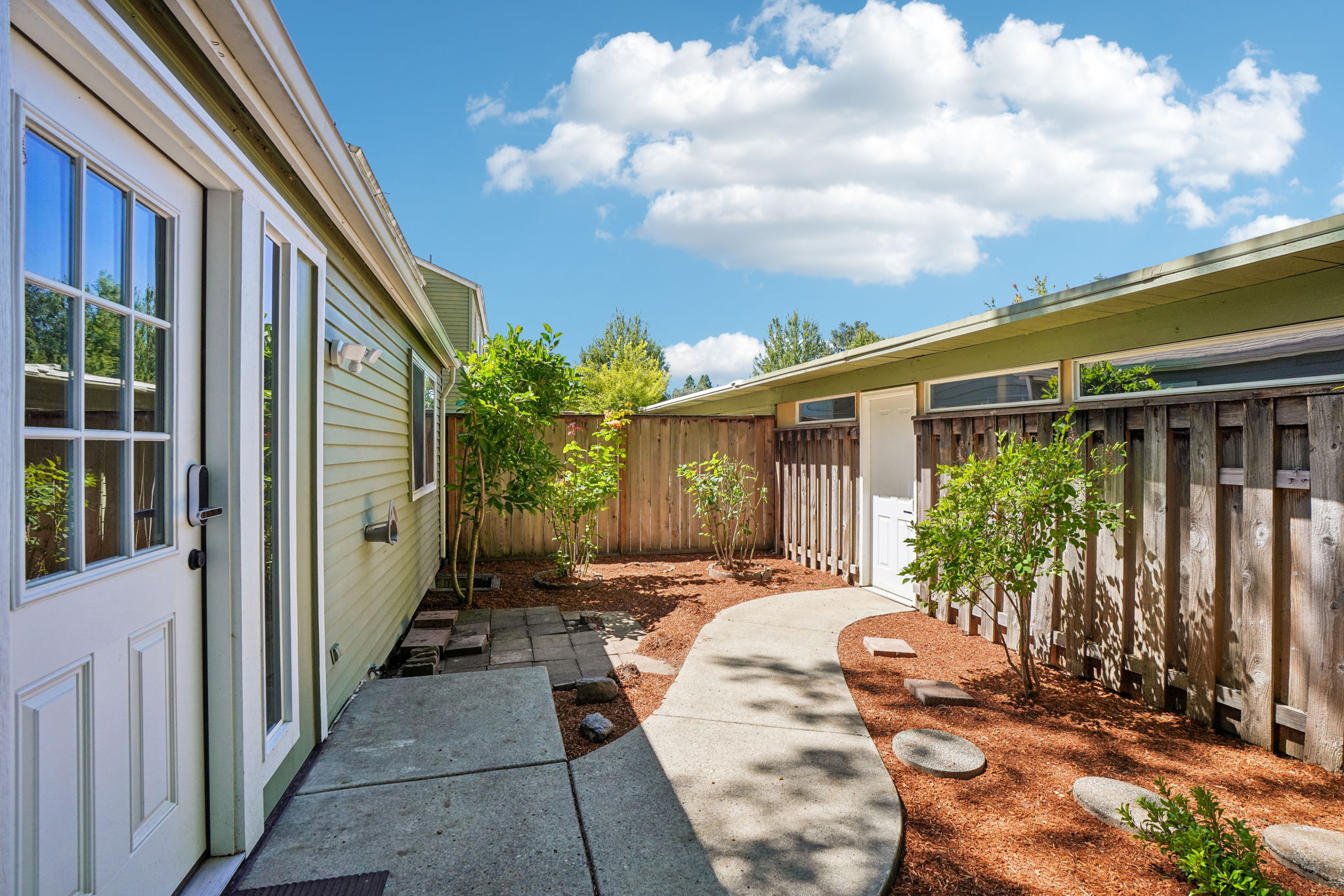 3rd Ave-S0108-036