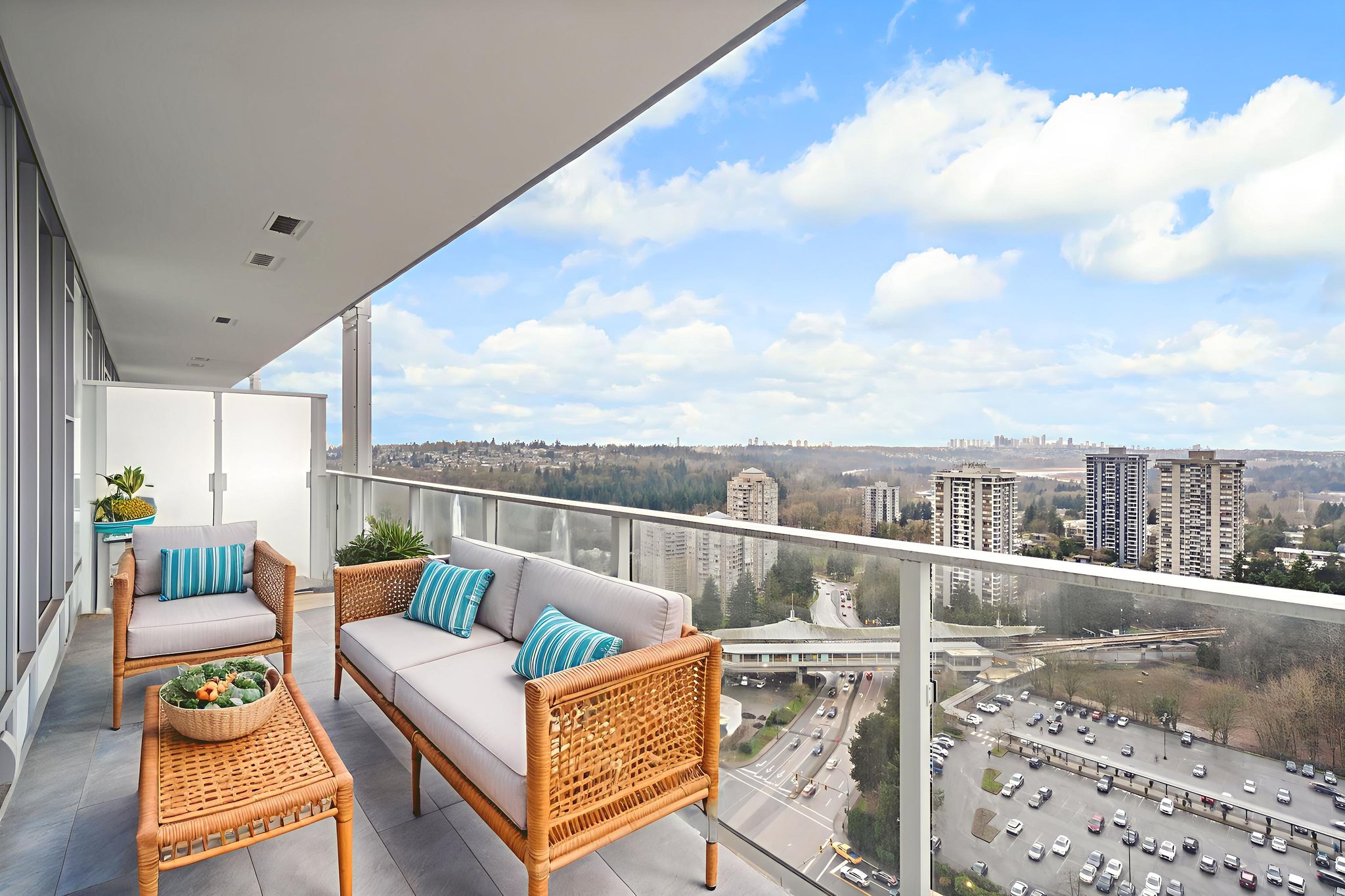 DSC00846 virtually staged.jpeg