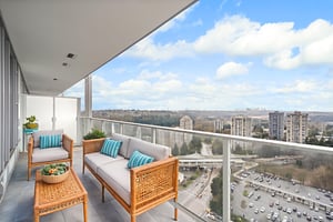 DSC00846 virtually staged.jpeg