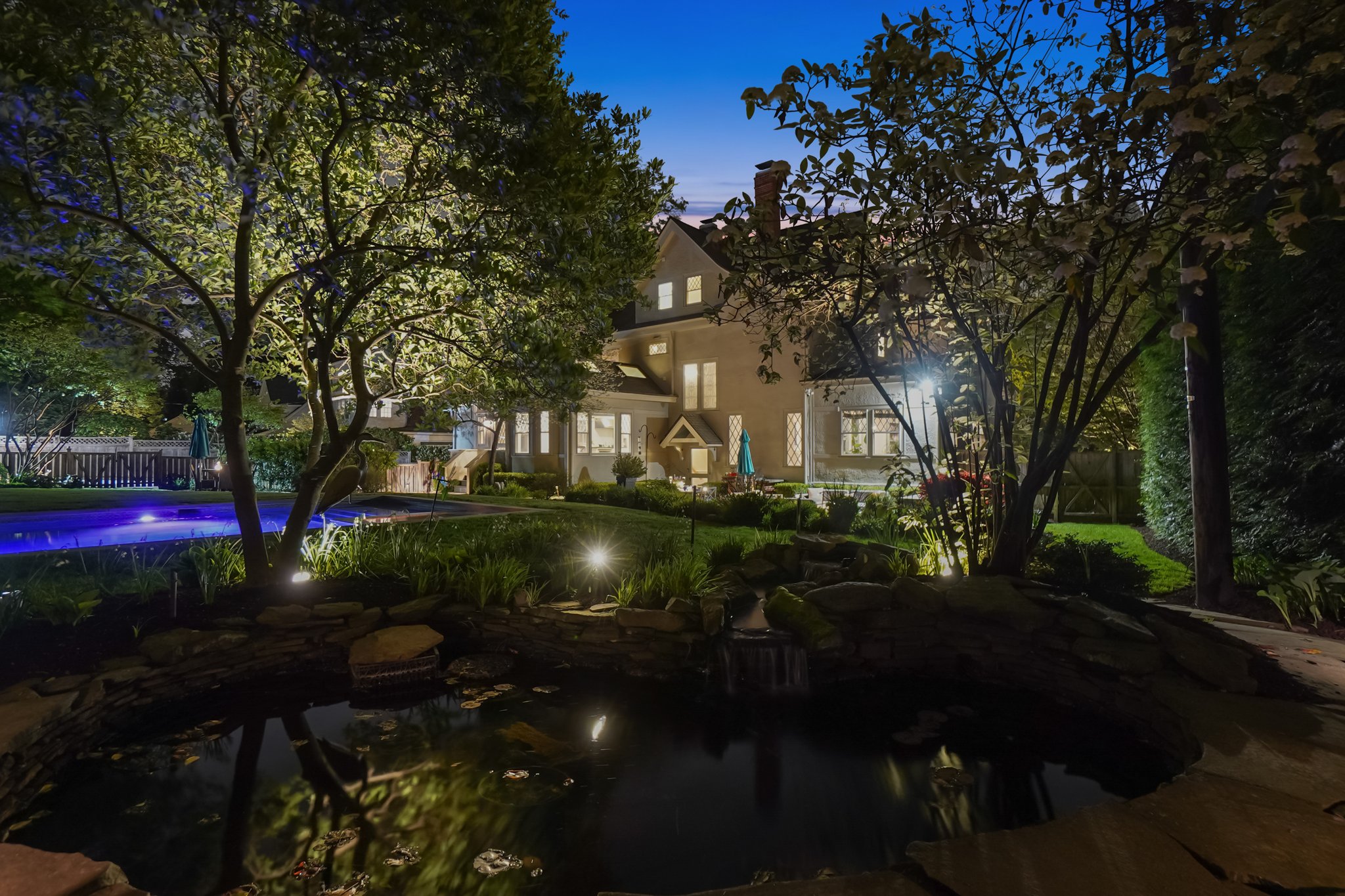 Resort vibes. Iconic design. 1 block to town. 15 miles to NYC. Pool, spa, fish pond, waterfall, lovely lawn, perennial plantings and memory making back patio!
