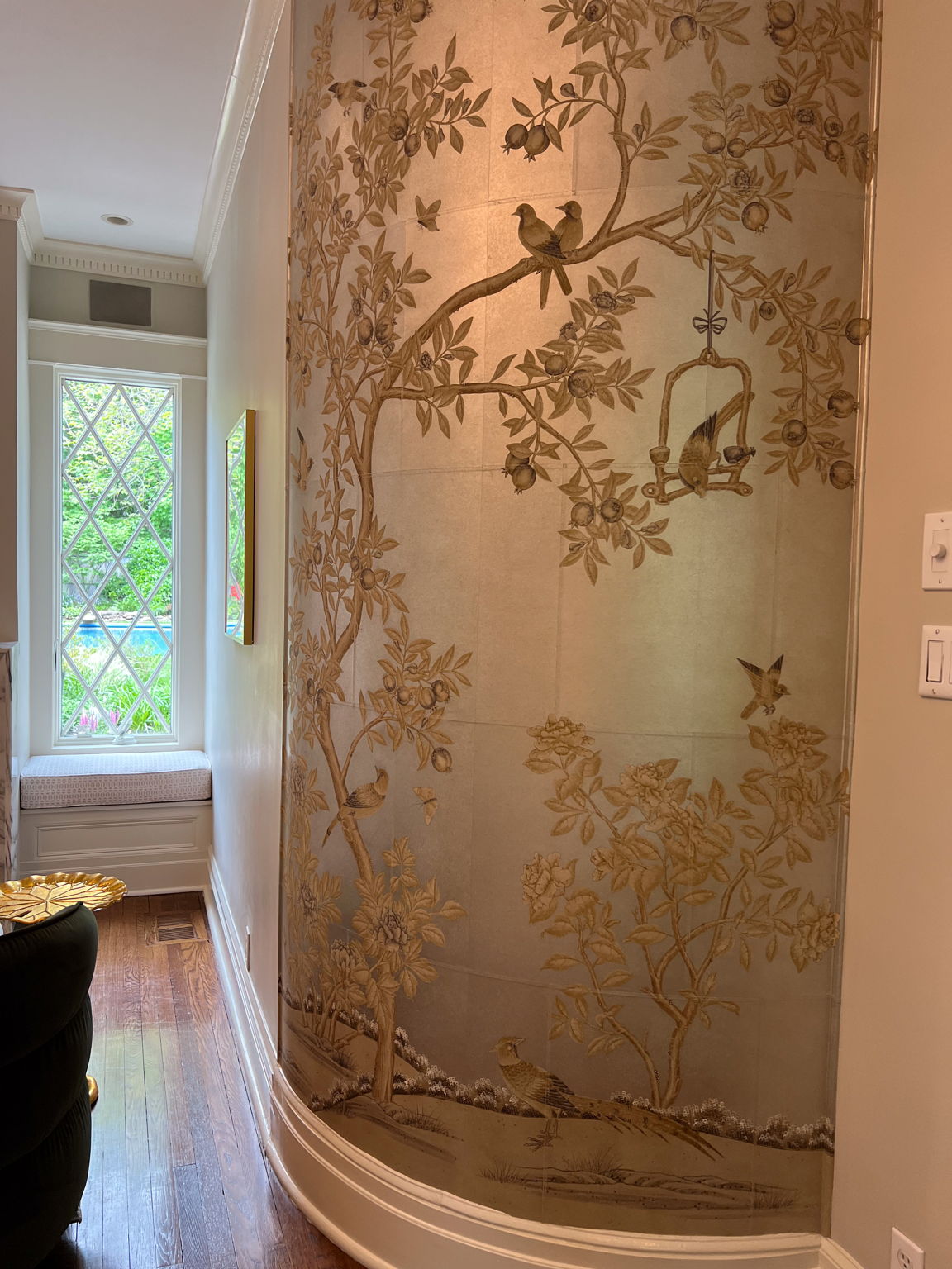 Gracie wallpaper doesn’t just decorate a room—it tells a story. Brushstroke by brushstroke, it wraps the walls of 384 Upper Mountain in art, history, and quiet luxury.