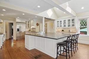 "Yes Chef!" This kitchen impresses with its top-tier appliances, vast counter space, and elegant design. Are you ready to elevate your culinary adventures?