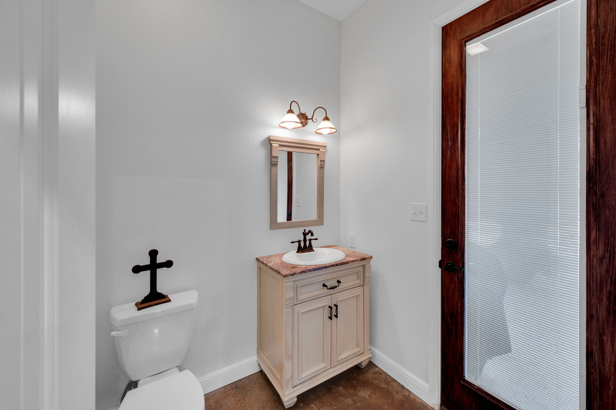  Photo 48