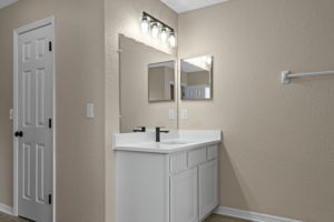  Photo 31
