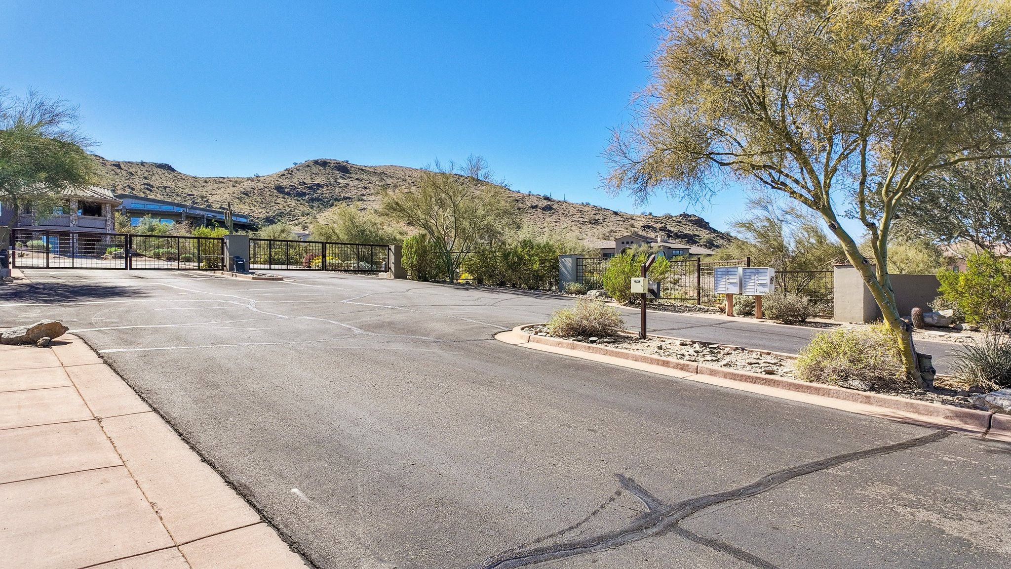 3844 E Melody Dr - 002.jpg