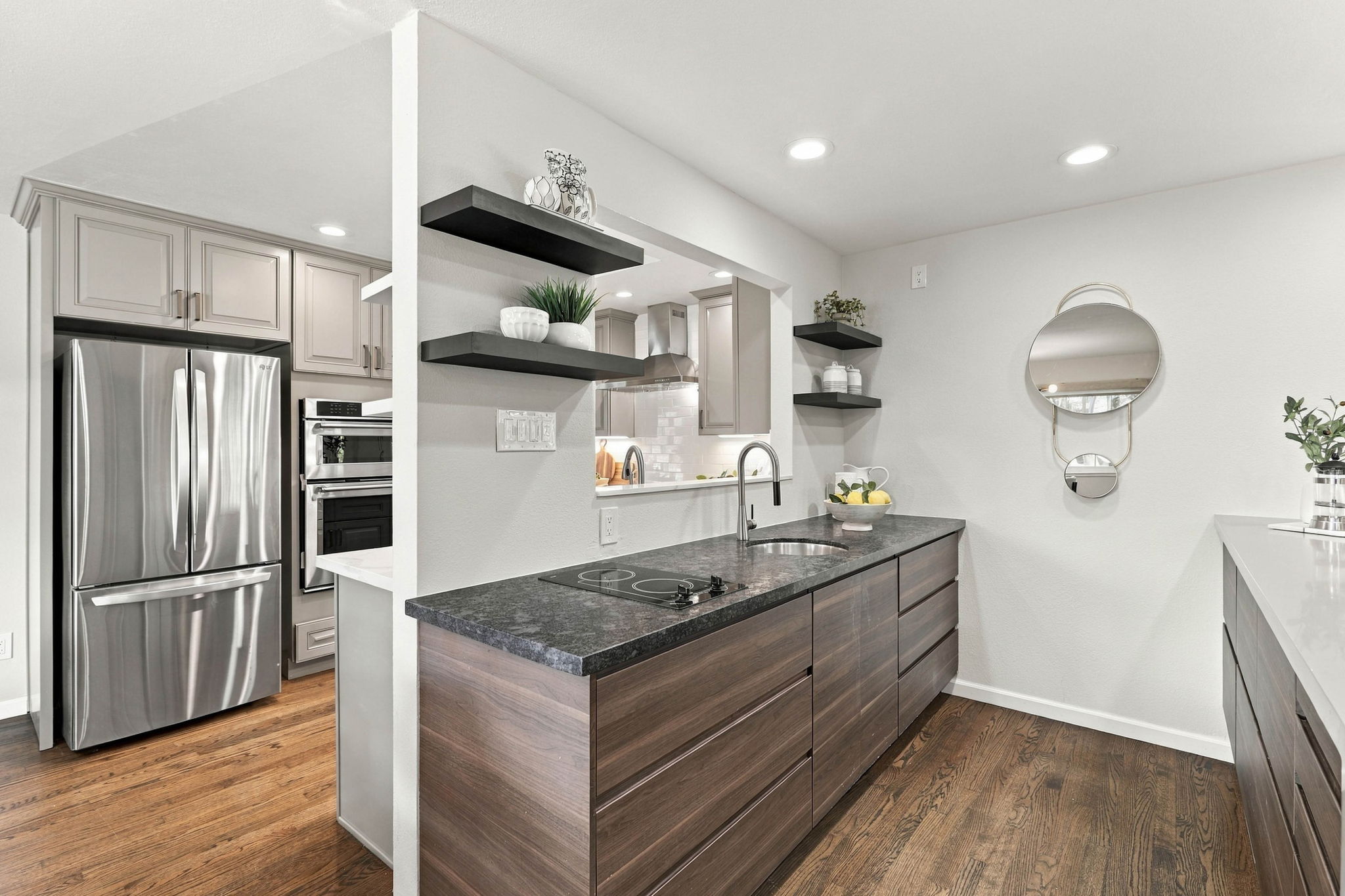 011_F8_38454 Glenview Dr