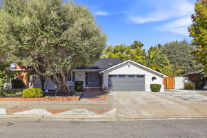 001_F8_38454 Glenview Dr