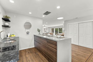 010_F8_38454 Glenview Dr