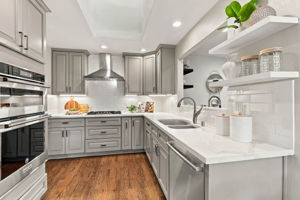 012_F8_38454 Glenview Dr