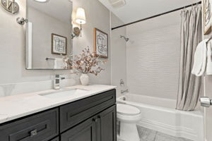 032_F8_38454 Glenview Dr