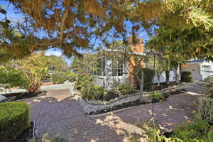 044_F8_38454 Glenview Dr