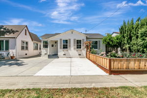 001_385 Edwards Ave