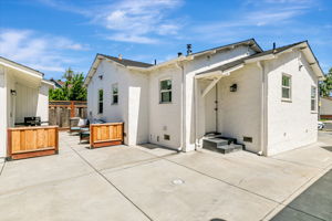 033_385 Edwards Ave