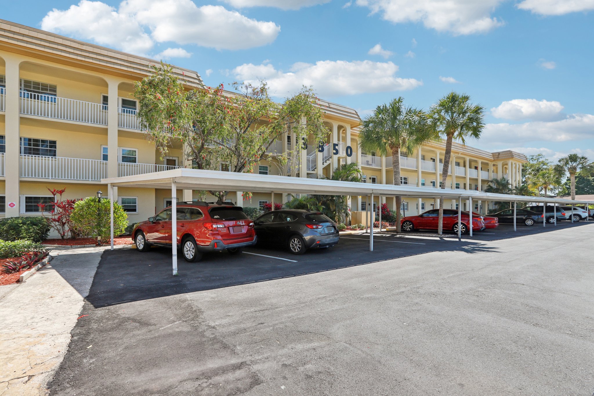 13th Ave N 210-L1704-002.jpg