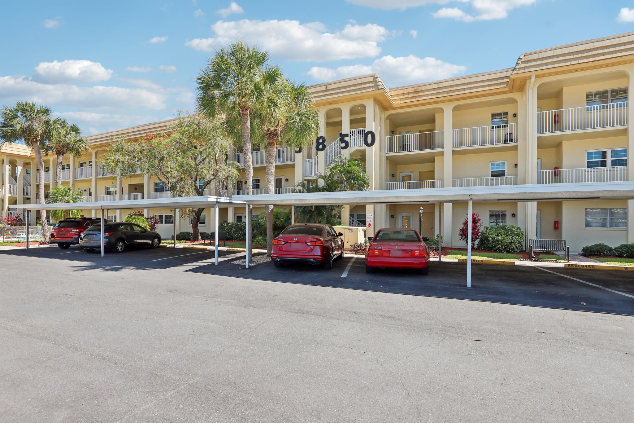 13th Ave N 210-L1704-003.jpg