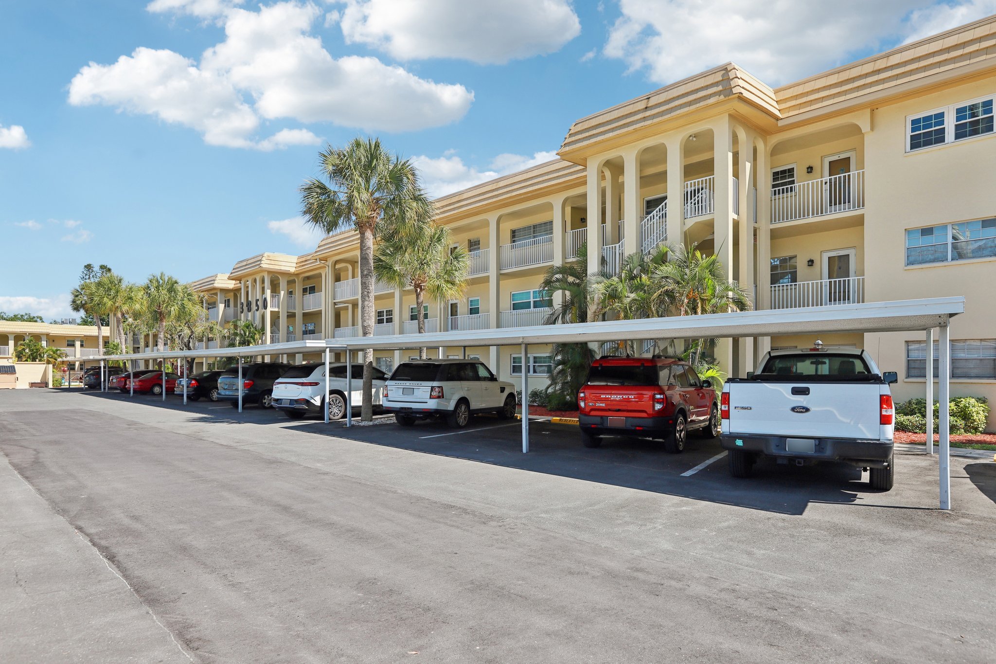 13th Ave N 210-L1704-004.jpg