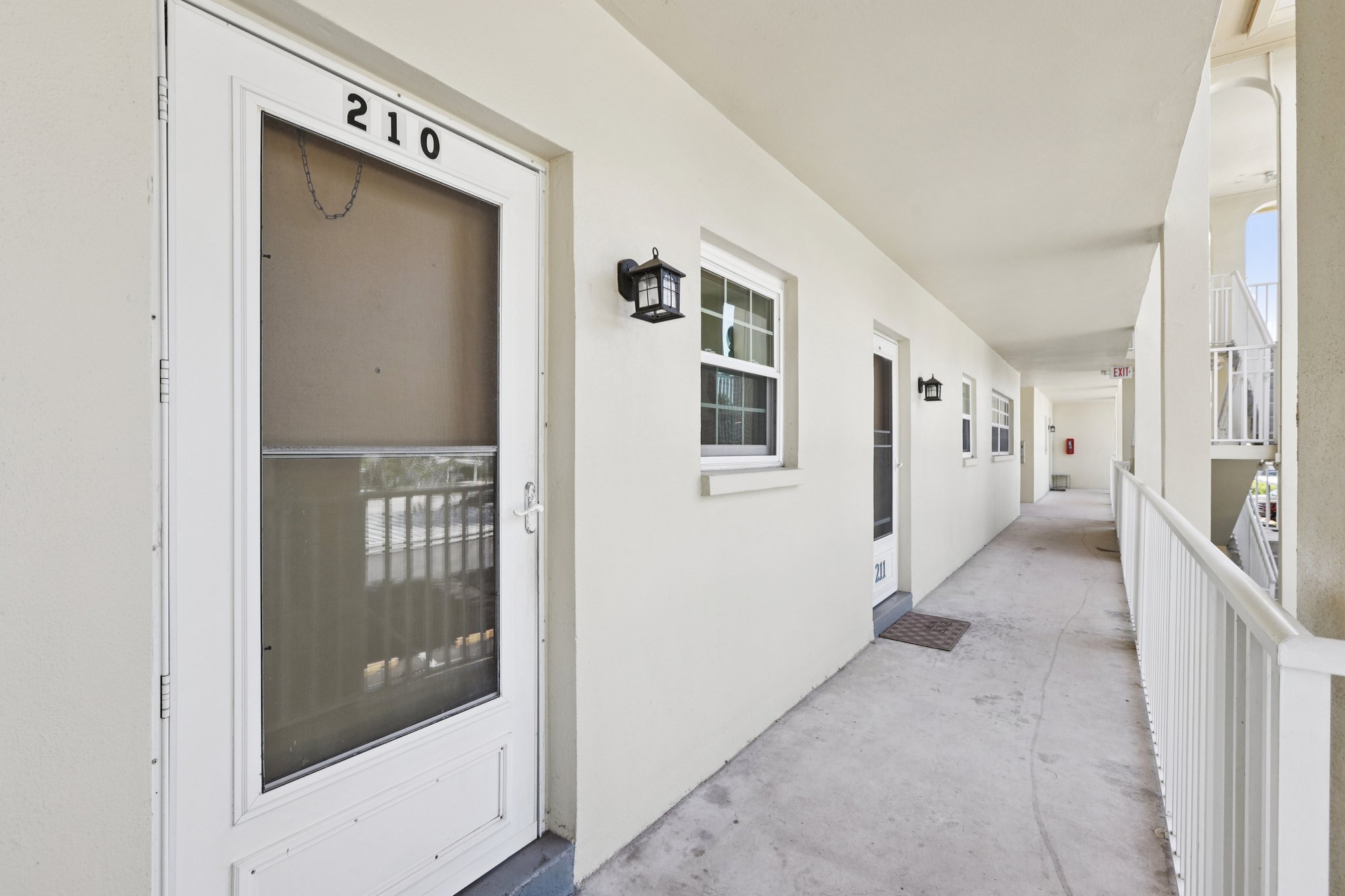 13th Ave N 210-L1704-005.jpg