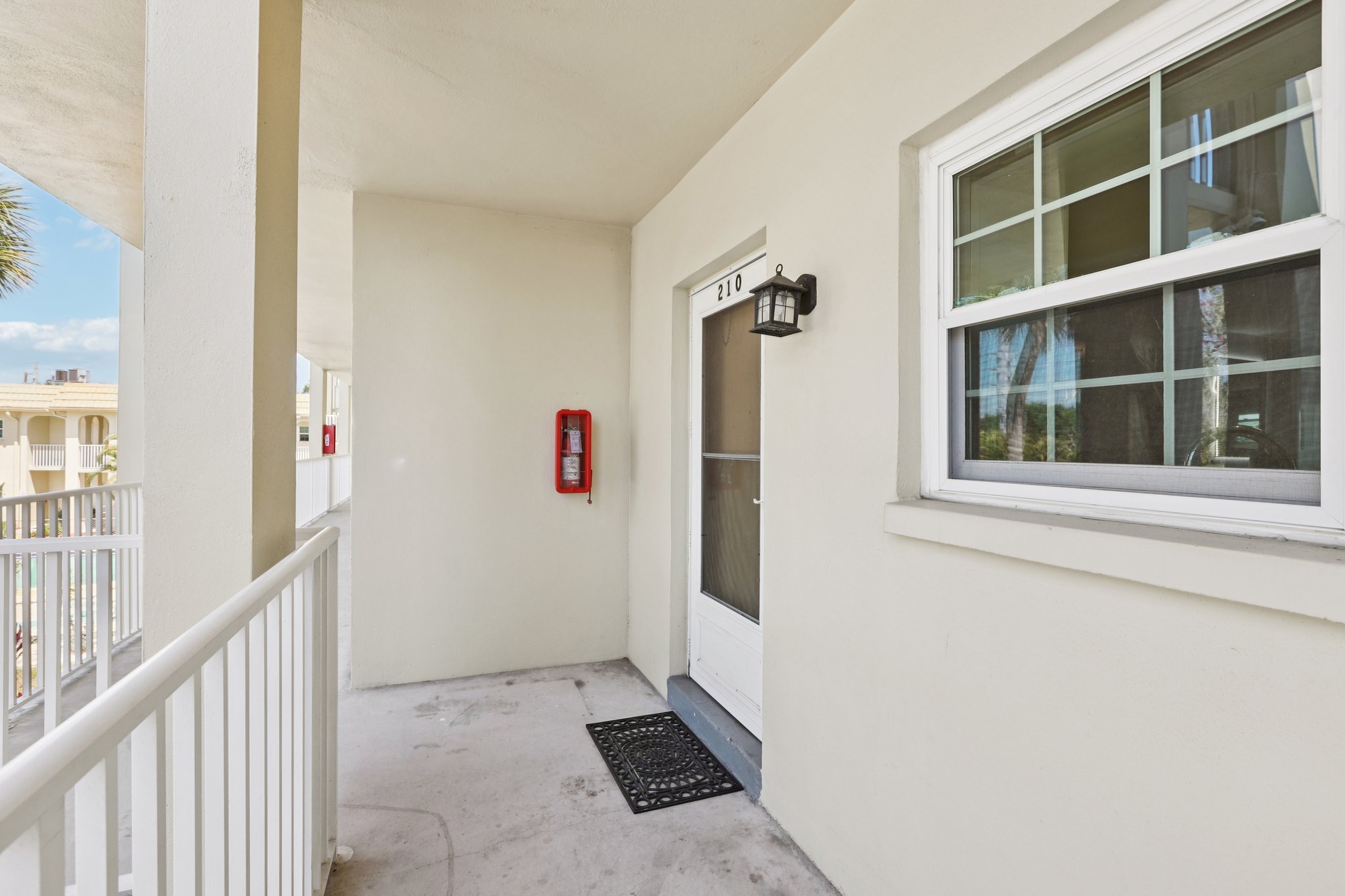 13th Ave N 210-L1704-006.jpg