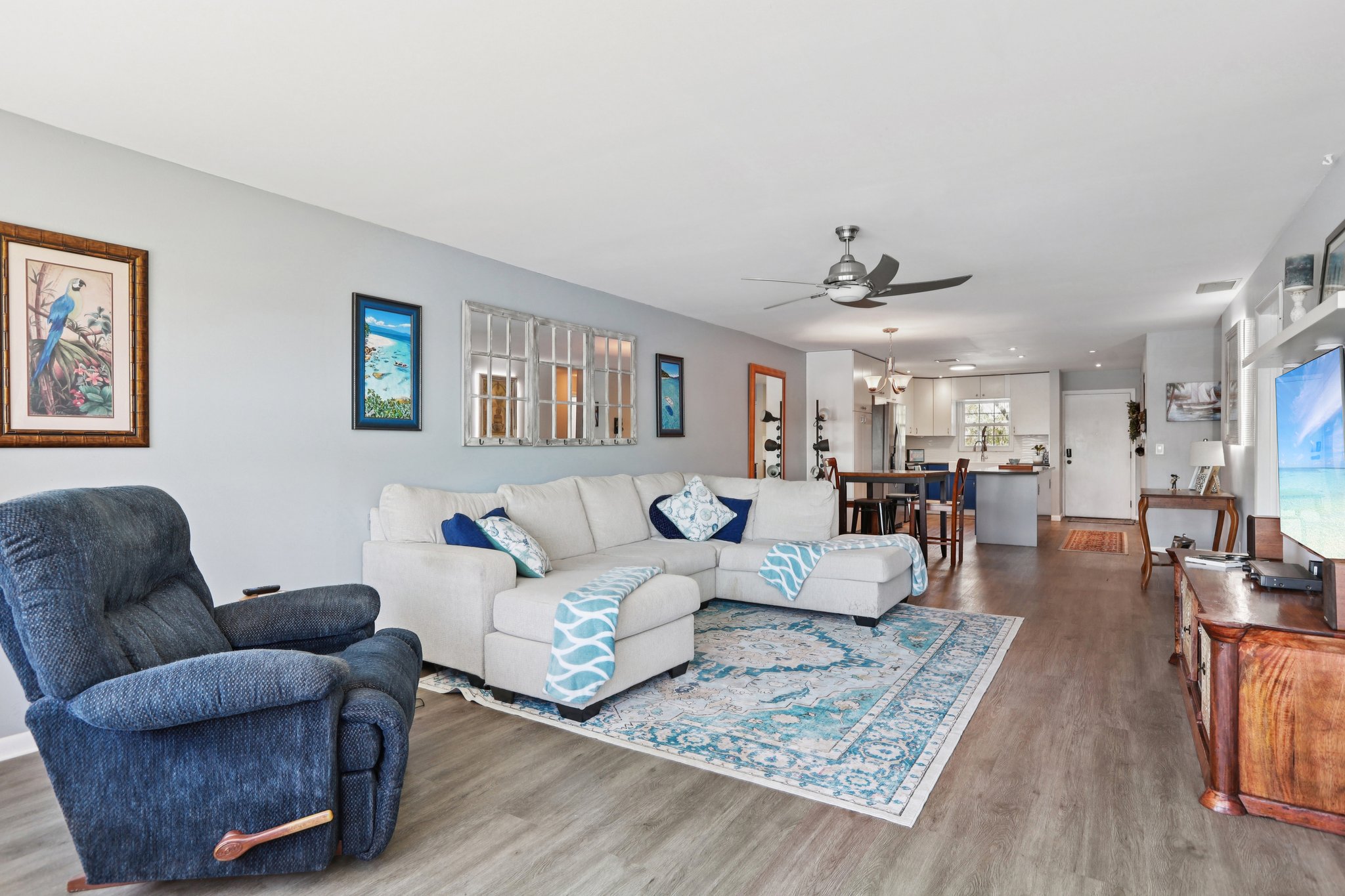 13th Ave N 210-L1704-018.jpg