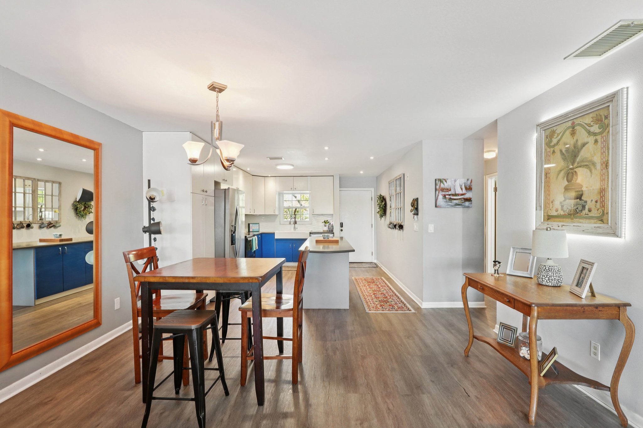 13th Ave N 210-L1704-021.jpg