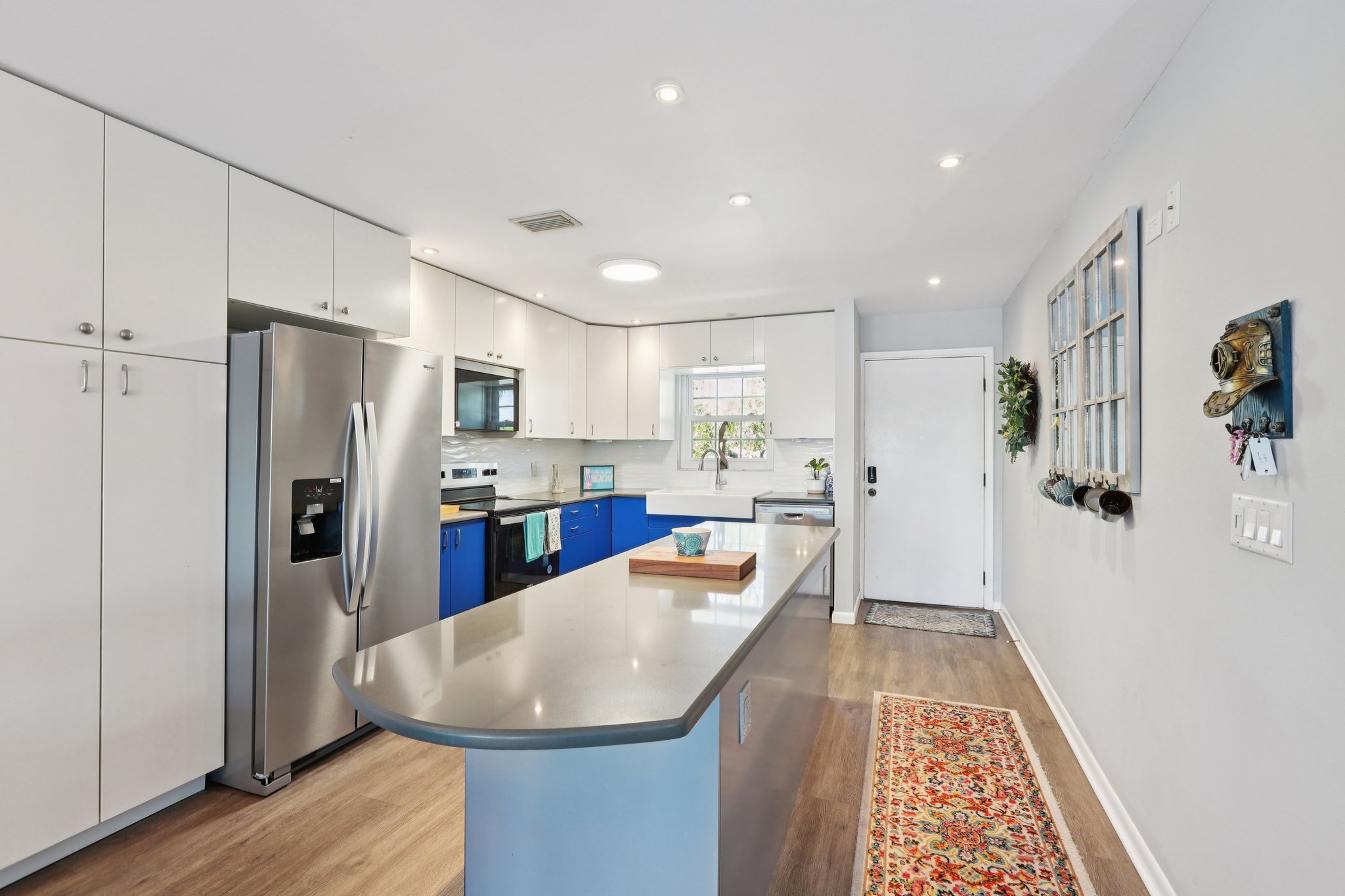 13th Ave N 210-L1704-036.jpg